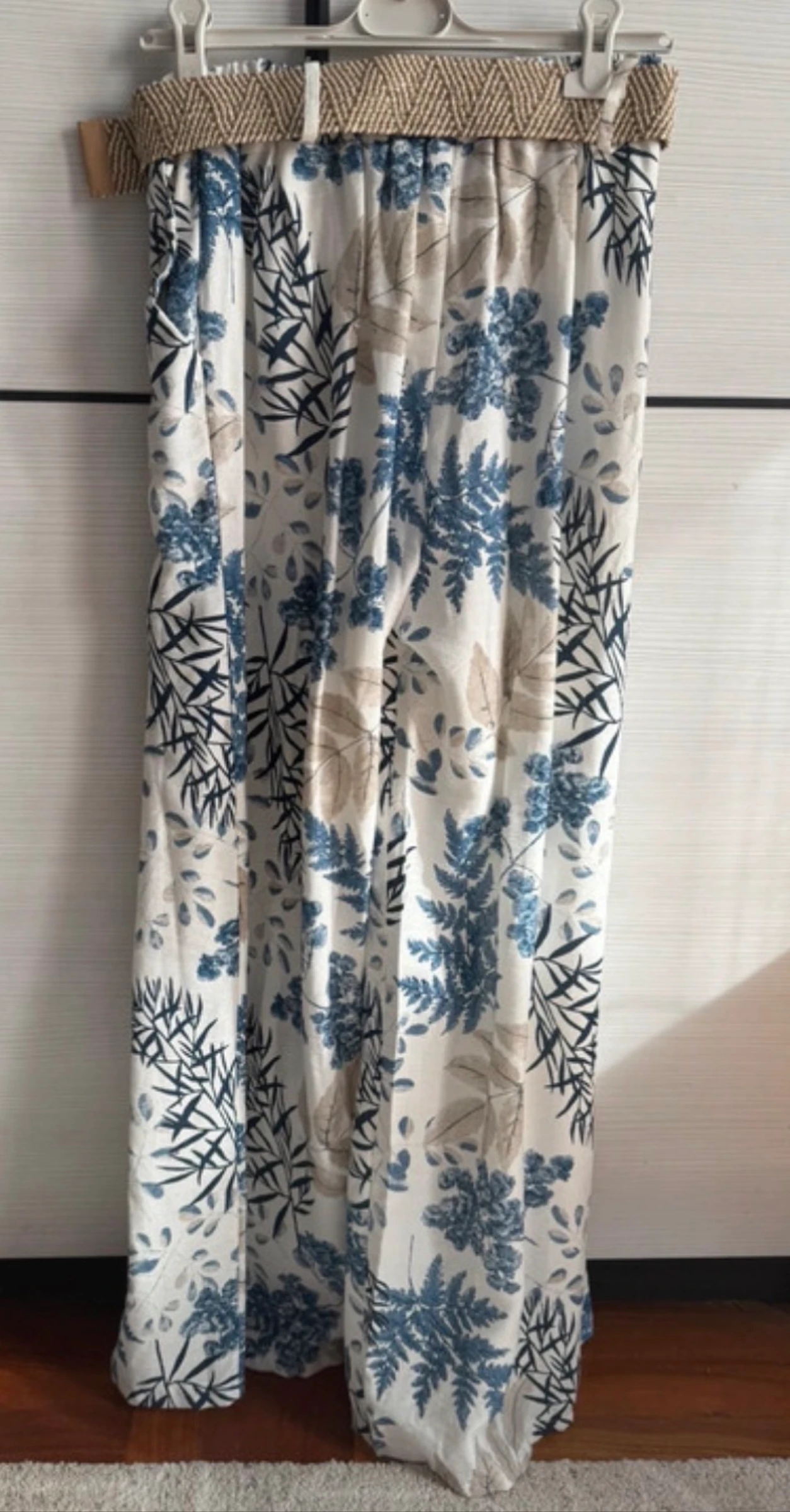 NIEUW lange vloeiende broek met bladenprint en riem – photo 3